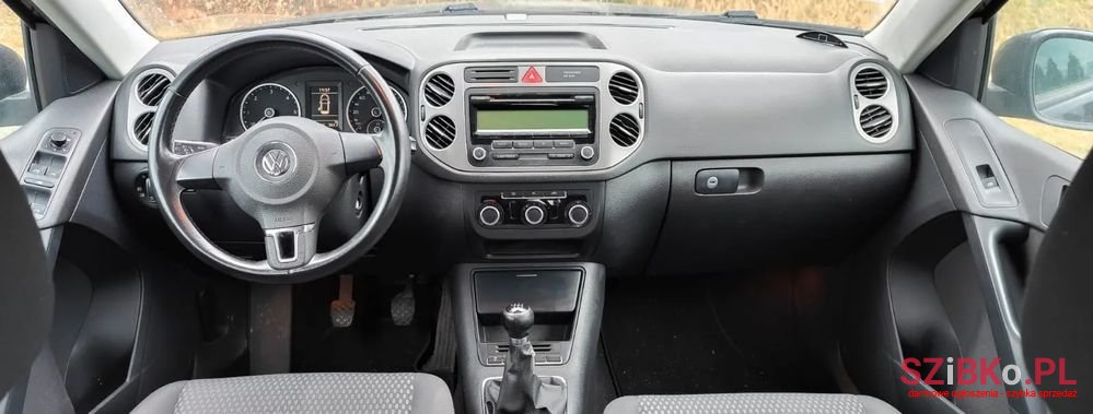 2011' Volkswagen Tiguan photo #5