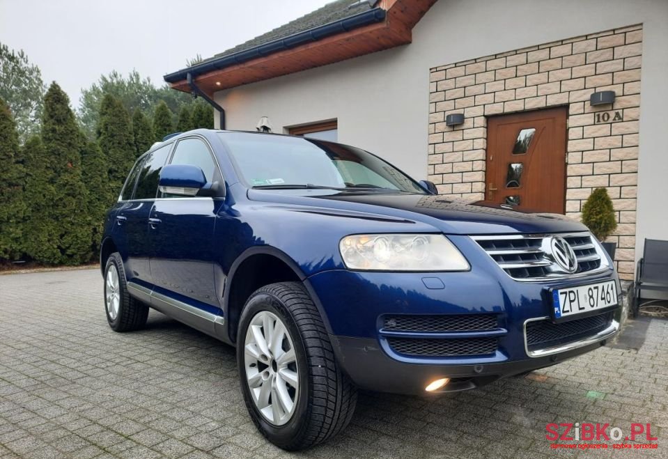 2004' Volkswagen Touareg photo #1