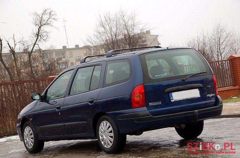 2001' Renault Megane photo #2