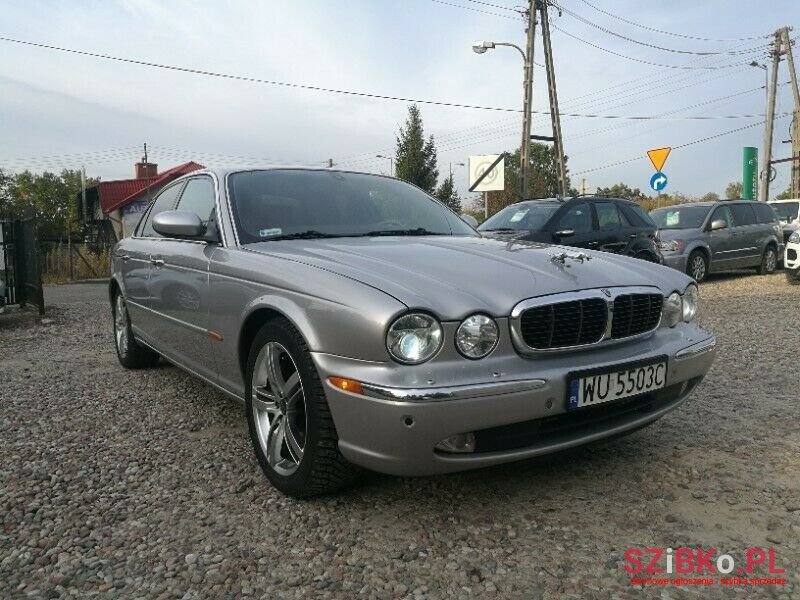 2004' Jaguar XJ8 photo #1