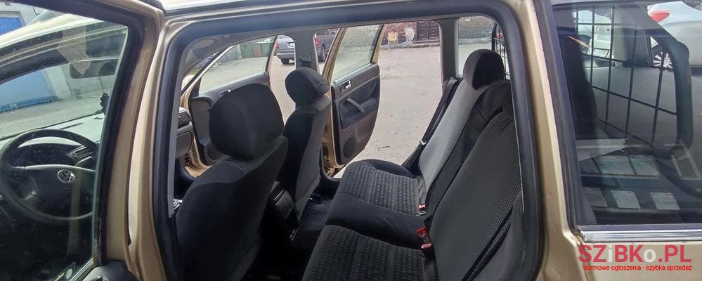 2002' Volkswagen Passat photo #6