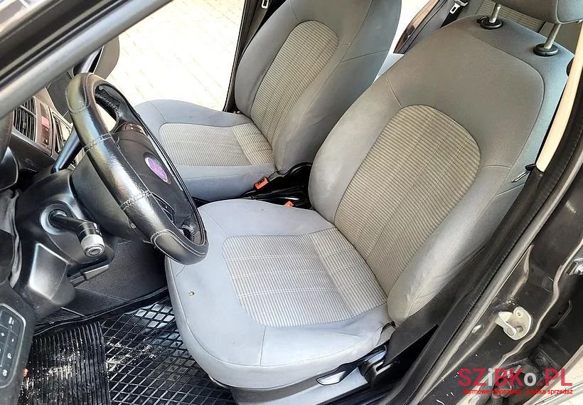 2009' Fiat Linea photo #5