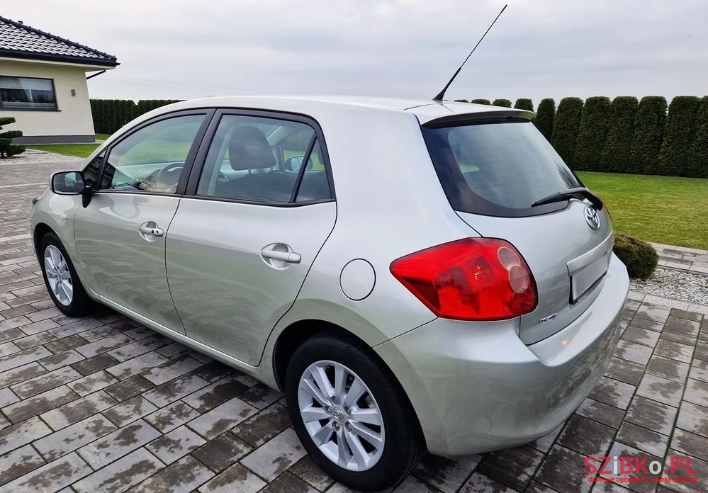 2007' Toyota Auris photo #5
