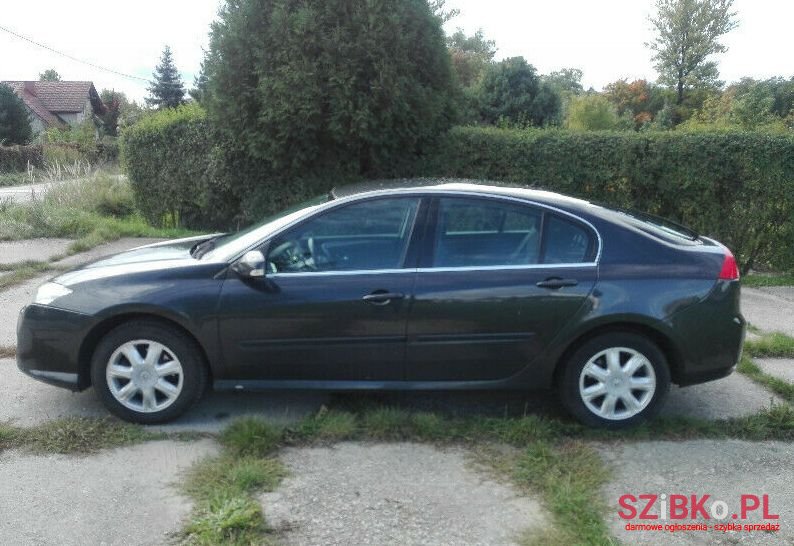 2010' Renault Laguna photo #1