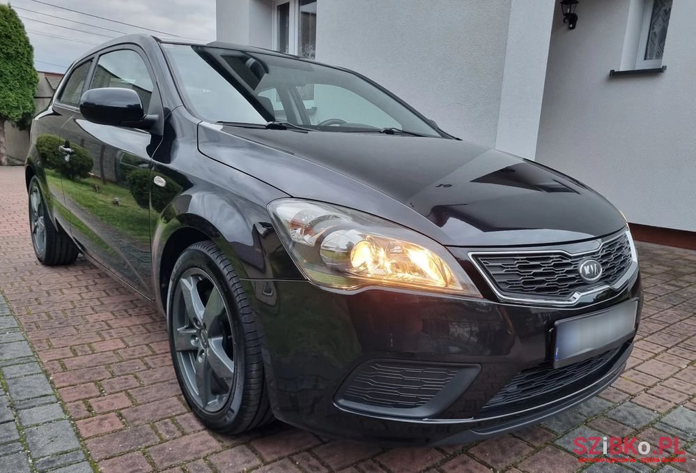 2012' Kia Proceed photo #3