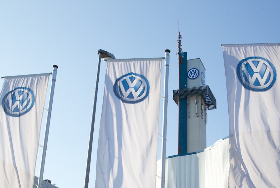 Volkswagen picks Poland for €1.7bn electric car battery parts plant
