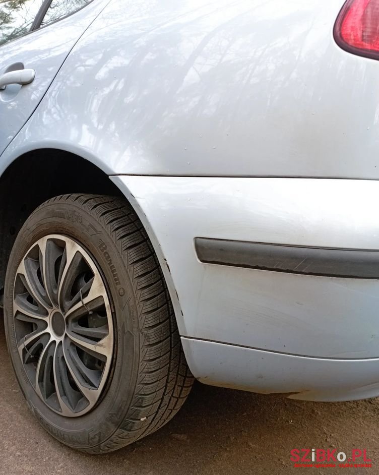 2004' SEAT Leon photo #3
