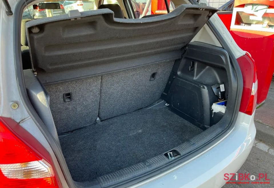 2011' Skoda Fabia photo #4