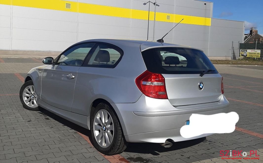 2010' BMW 1 Series photo #5