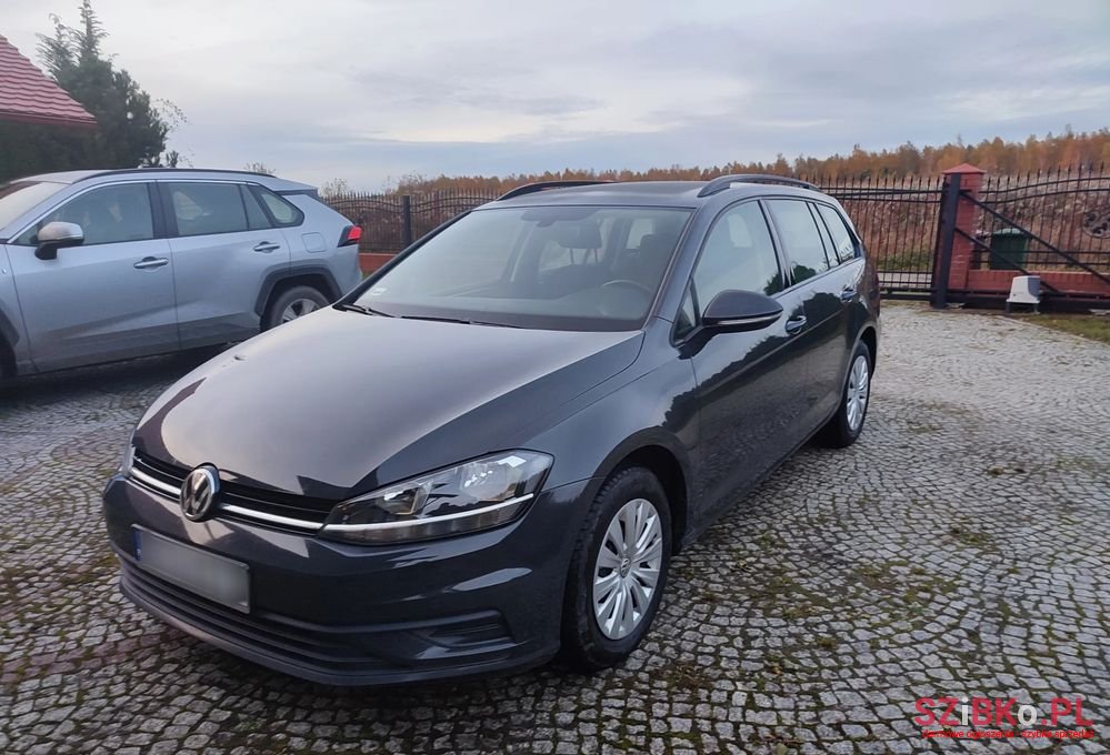 2019' Volkswagen Golf photo #6