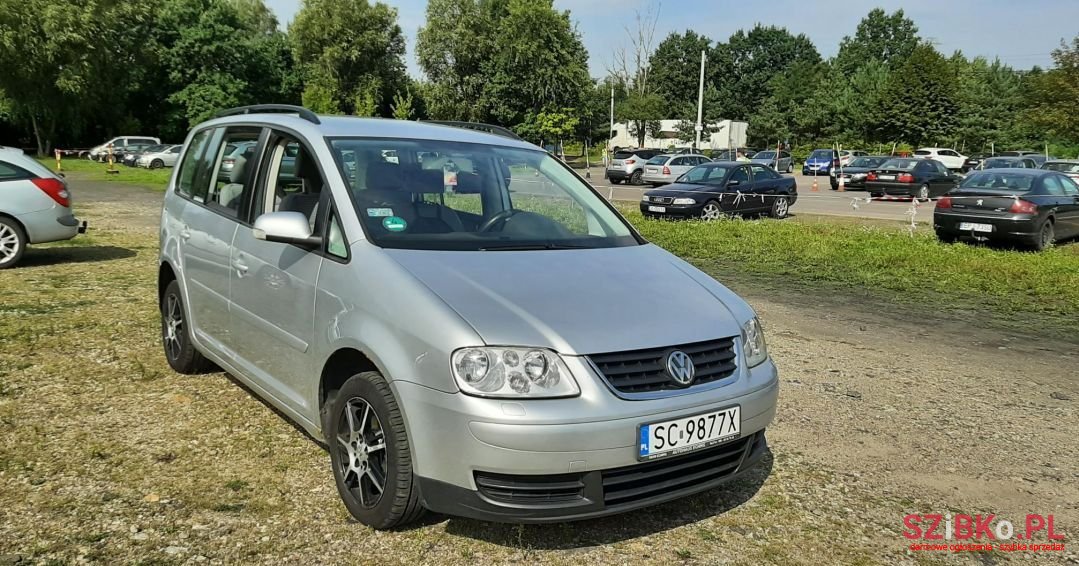 2005' Volkswagen Touran photo #1