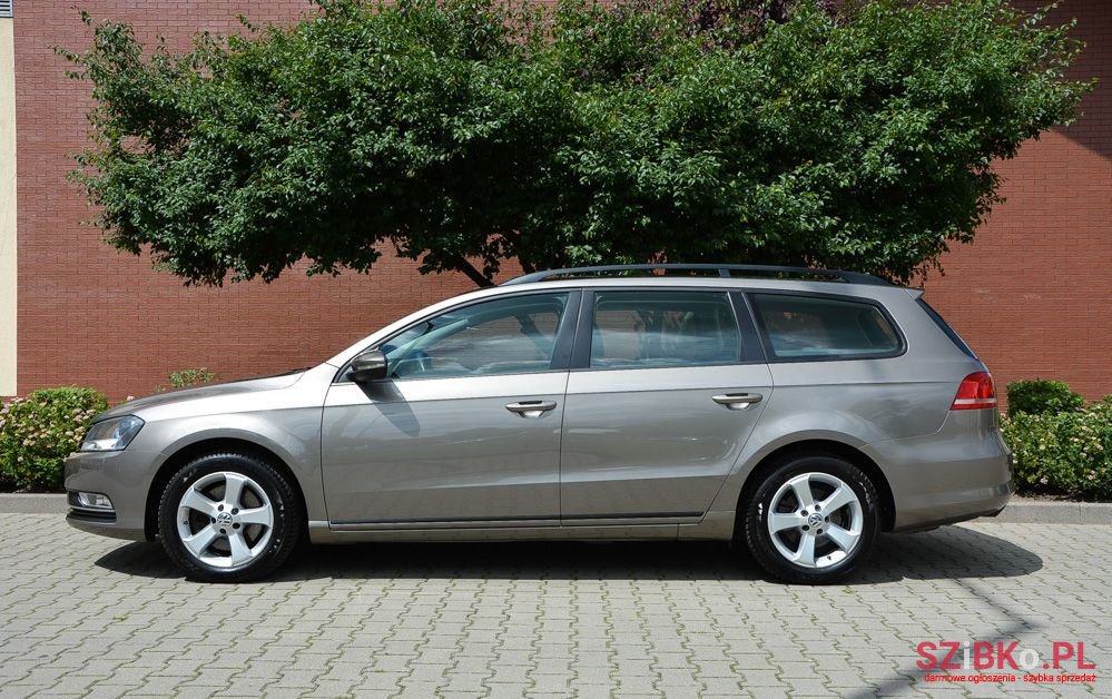 2011' Volkswagen Passat photo #4