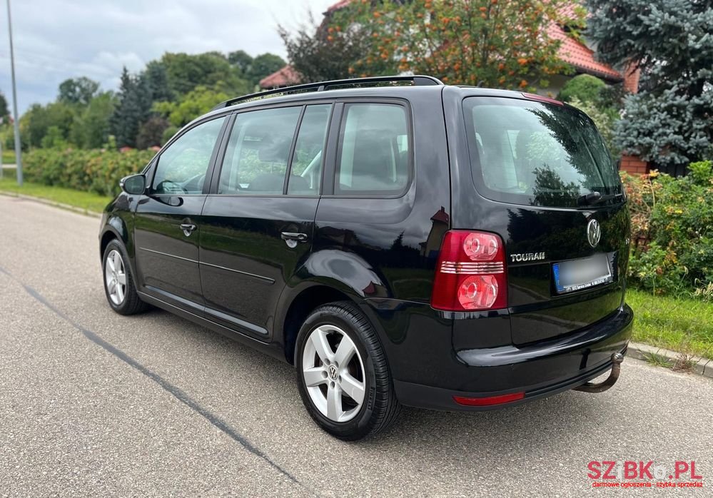 2009' Volkswagen Touran photo #3