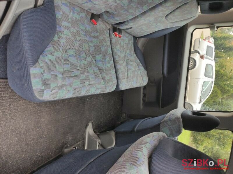 2000' Mitsubishi photo #5