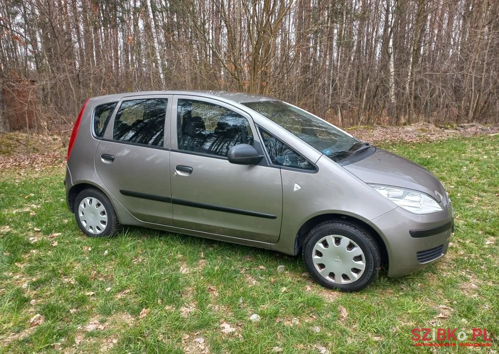 2008' Mitsubishi Colt photo #5