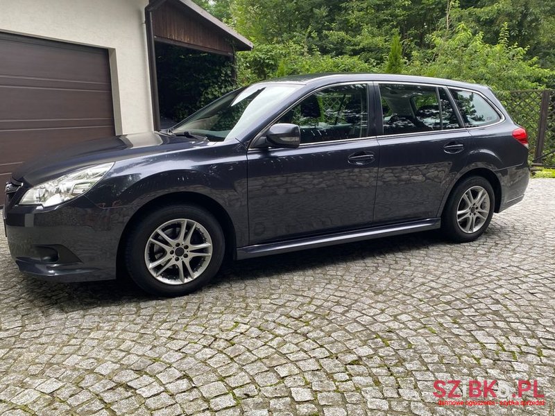 2010' Subaru Legacy 2.0I Trend photo #2