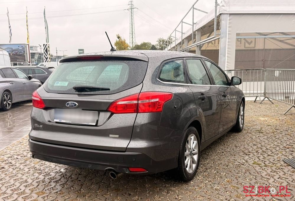 2017' Ford Focus photo #2