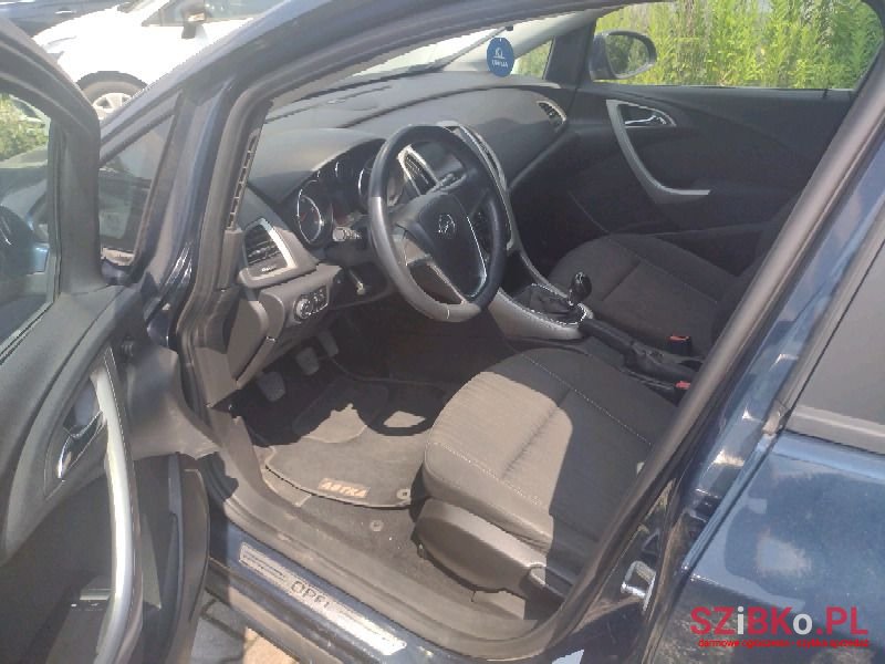 2010' Opel Astra photo #3