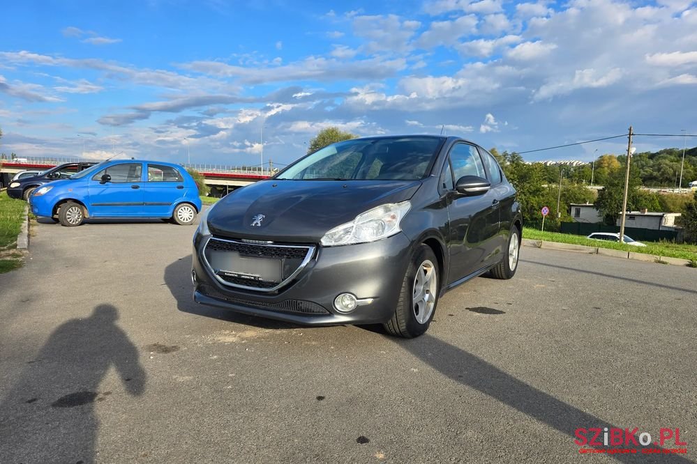 2012' Peugeot 208 photo #6