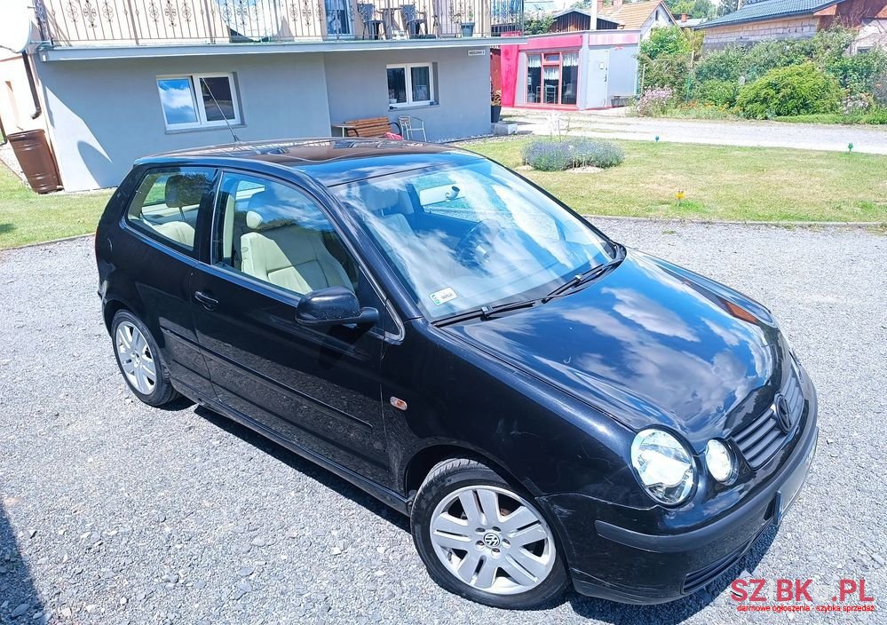 2002' Volkswagen Polo photo #5