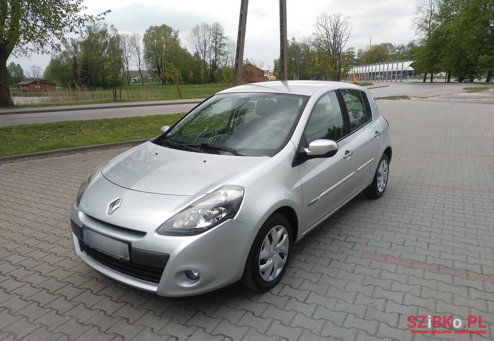 2009' Renault Clio photo #1