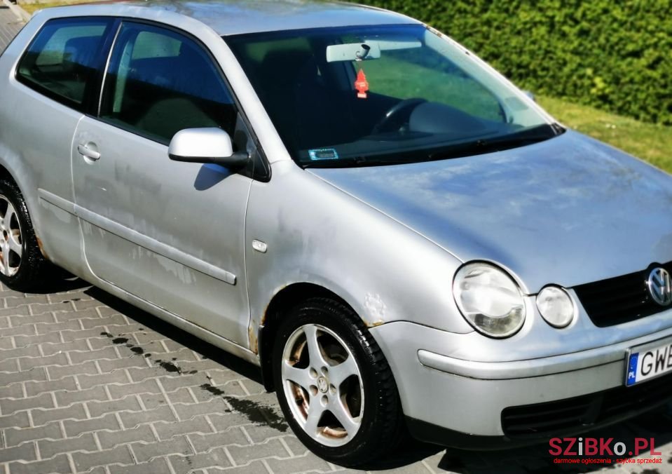 2002' Volkswagen Polo photo #4