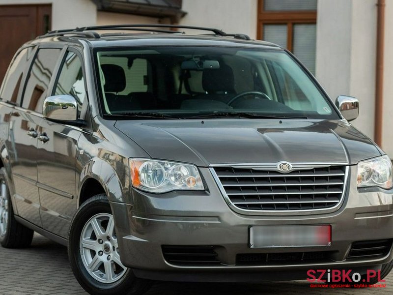 2011' Chrysler Grand Voyager photo #4