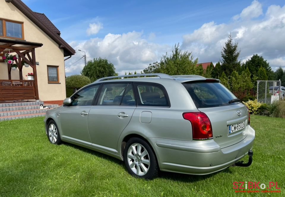 2004' Toyota Avensis photo #3