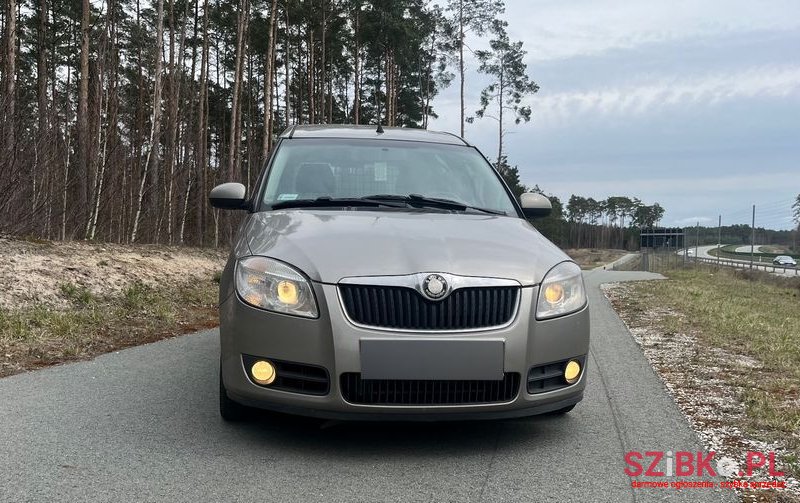 2009' Skoda Roomster 1.9 Tdi photo #3