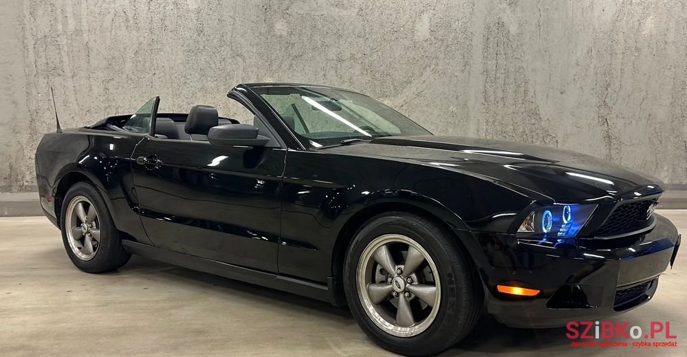 2010' Ford Mustang 4.0 V6 Premium photo #1