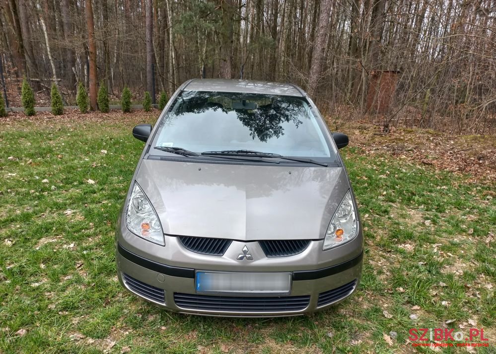2008' Mitsubishi Colt photo #2
