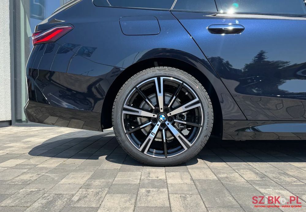 2024' BMW 5 Series 520D Xdrive Touring photo #4