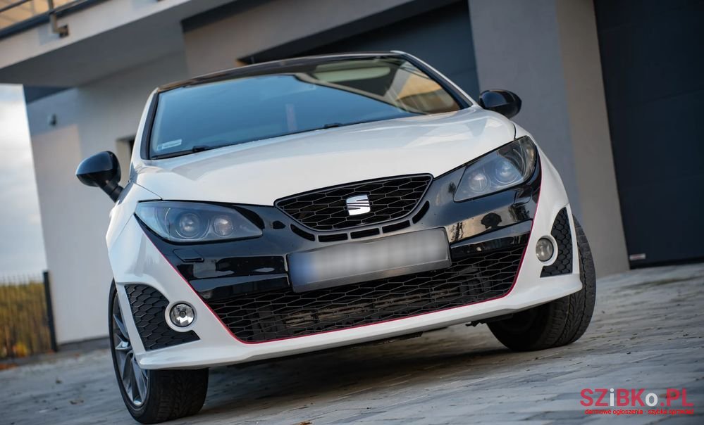 2010' SEAT Ibiza photo #3