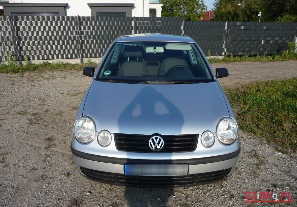 2004' Volkswagen Polo 1.2 Tour photo #4