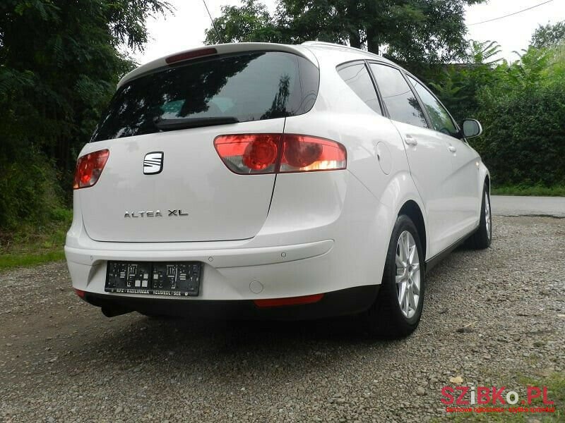 2010' SEAT Altea XL photo #5