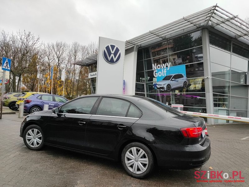 2017' Volkswagen Jetta photo #2