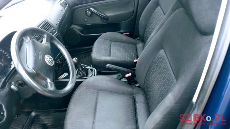 2003' Volkswagen Golf photo #4