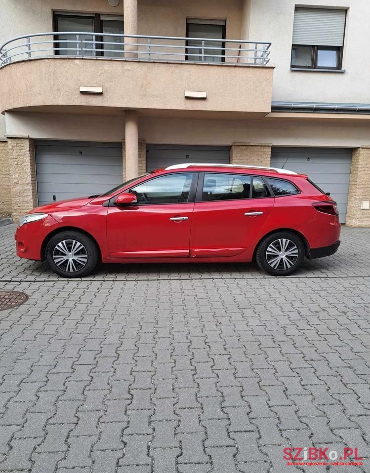 2011' Renault Megane photo #5