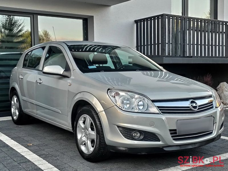 2008' Opel Astra photo #4