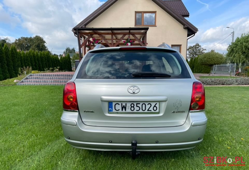 2004' Toyota Avensis photo #5