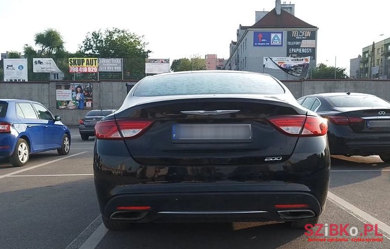 2017' Chrysler 200 photo #3