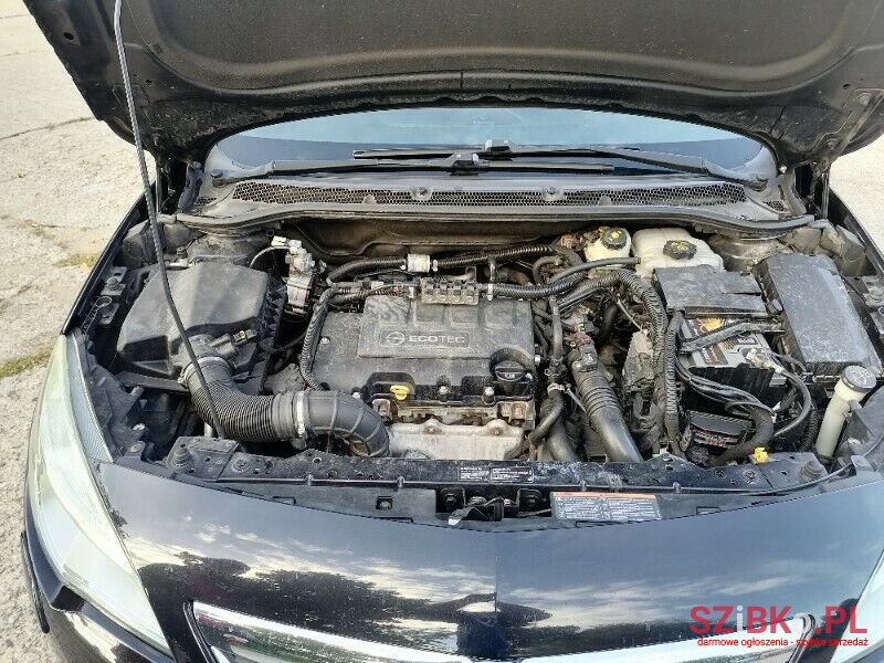 2010' Opel Astra photo #4