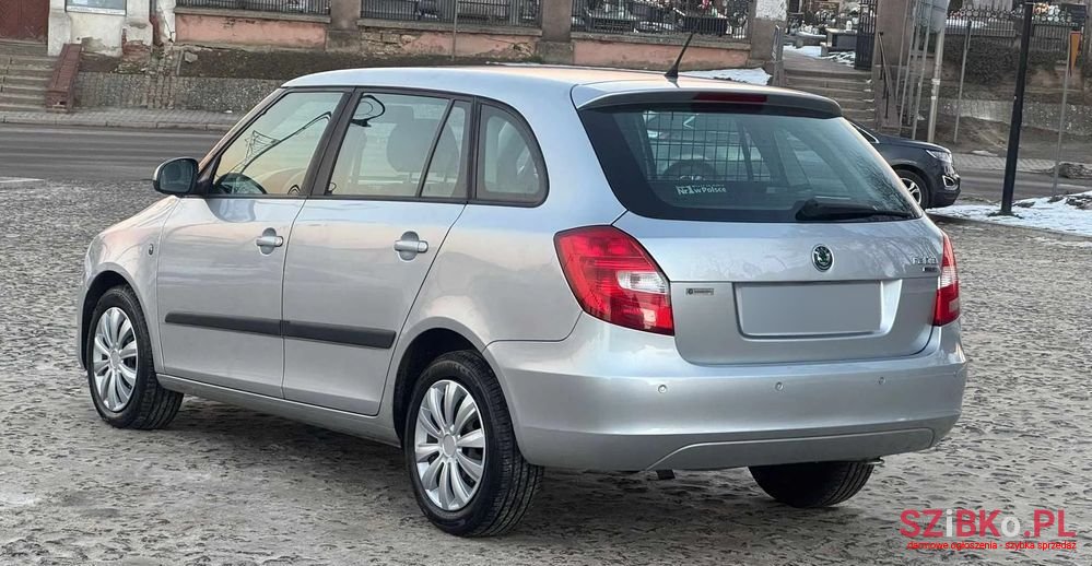 2010' Skoda Fabia 1.2 Tsi Fresh Plus photo #3