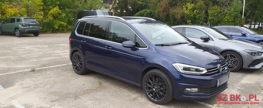 2016' Volkswagen Touran photo #1