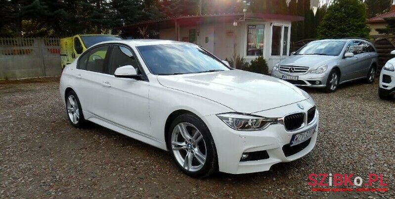 2015' BMW 318 photo #1