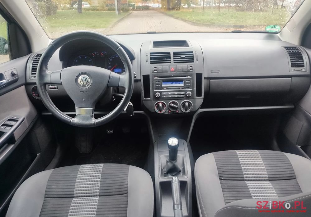 2009' Volkswagen Polo 1.2 Trendline photo #6