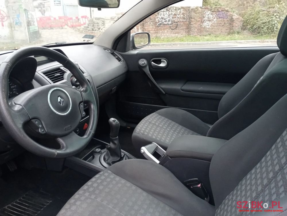 2008' Renault Megane photo #5