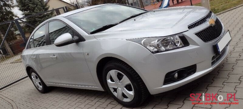 2011' Chevrolet Cruze photo #2
