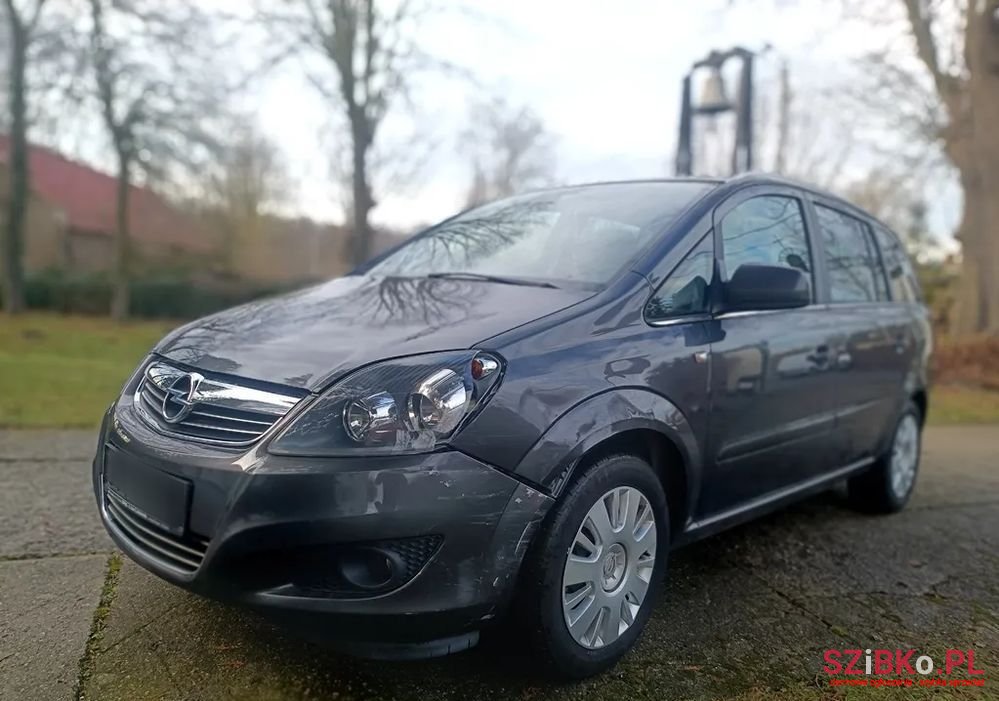 2011' Opel Zafira photo #2