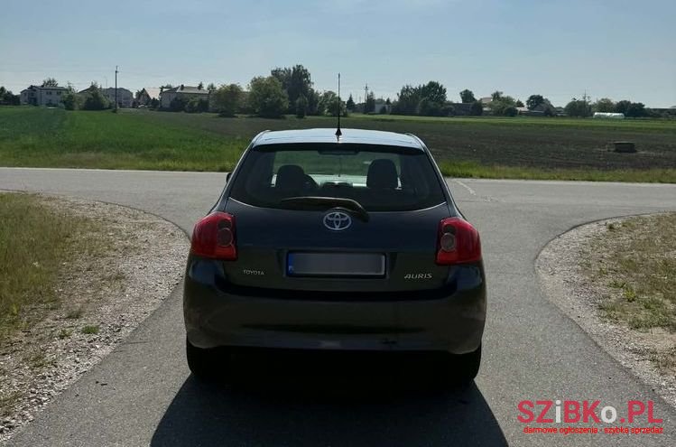 2007' Toyota Auris photo #4